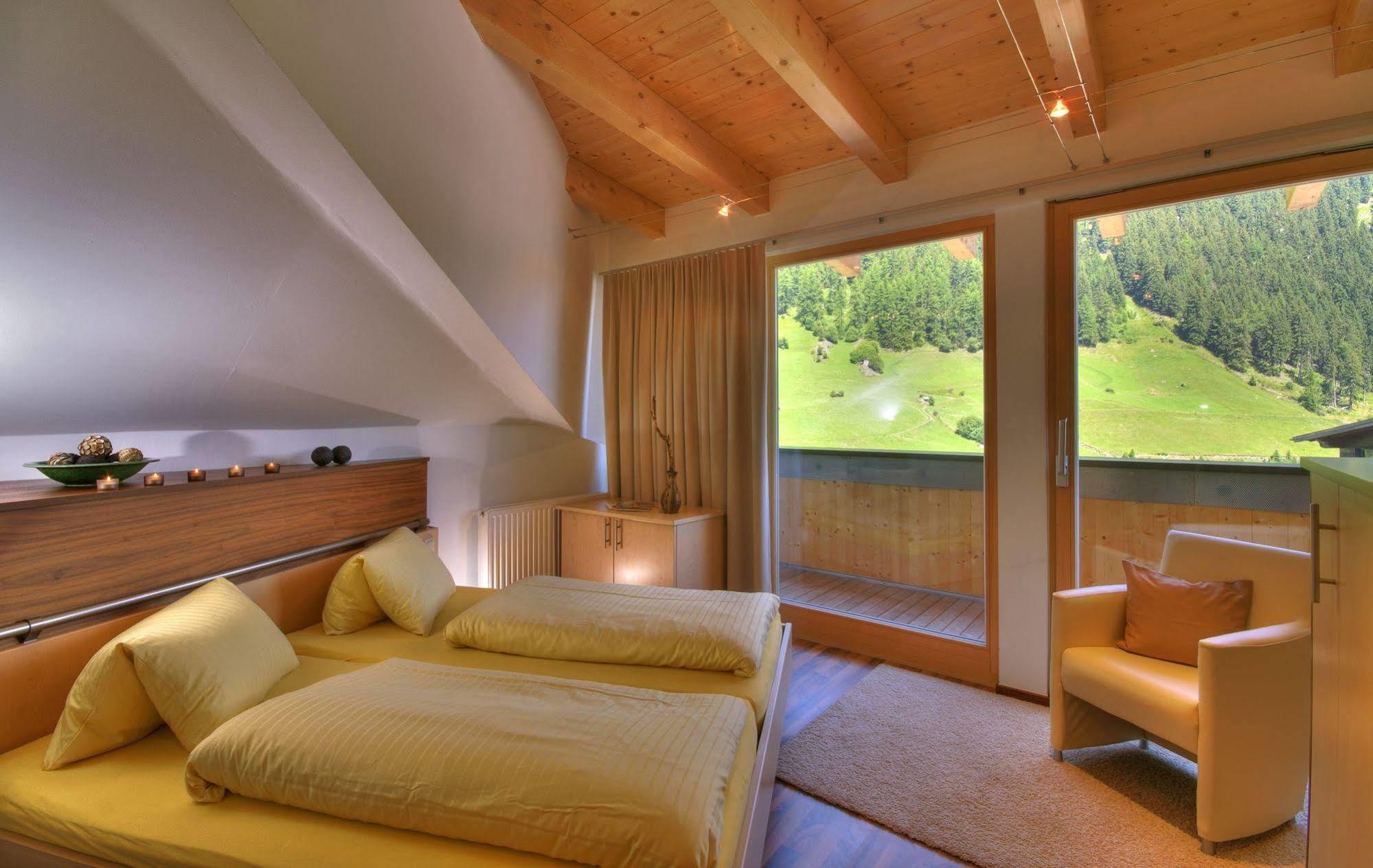 Petit Madlein Bed & Breakfast Ischgl Oda fotoğraf